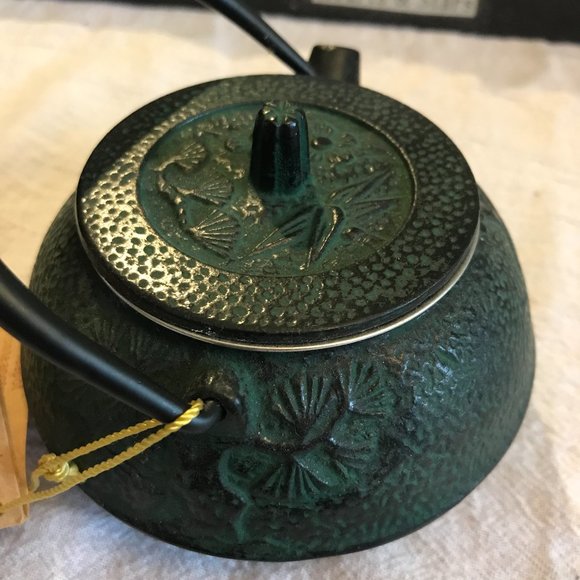 Mini Cast Iron Tetsubin ornate personal tea kettle - Picture 11 of 13